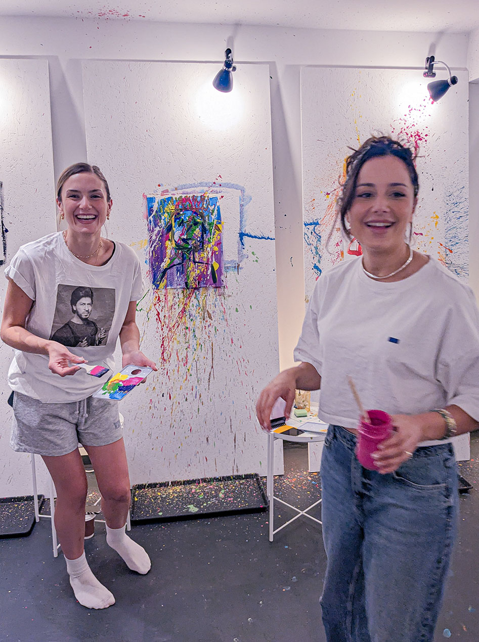 Team beim Action Painting bei The Colour Club