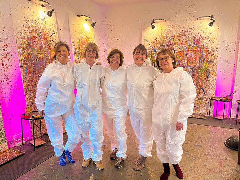 Farben und Materialien für Action Painting im The Colour Club Kassel